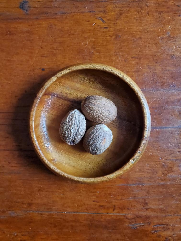Whole Nutmeg - 3 pieces